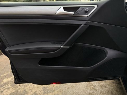 Used 2015 Volkswagen Golf TDI S image 22