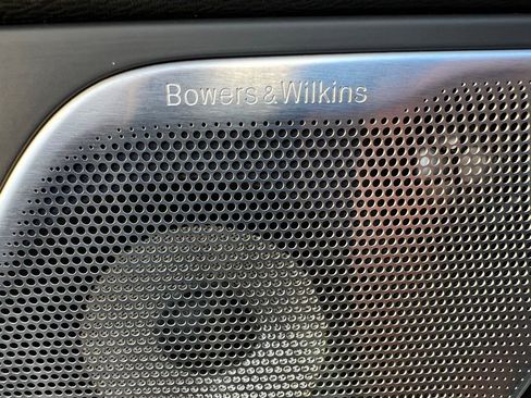 Used 2025 Volvo XC60 B5 Ultra w/ Climate Package image 17