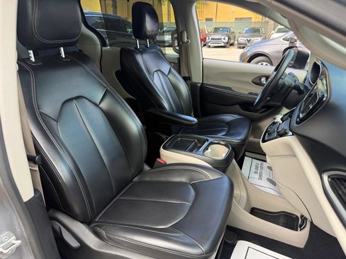 Used 2021 Chrysler Voyager Lxi FWD image 19