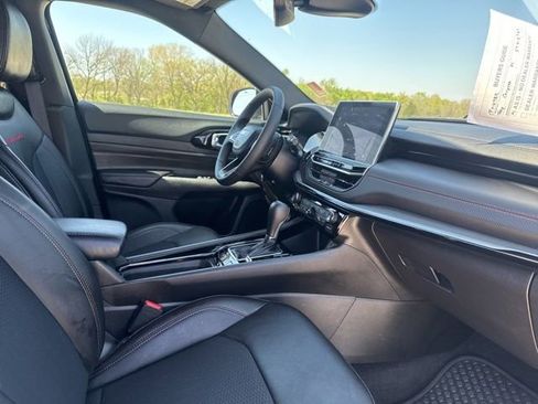 Used 2025 Jeep Compass Trailhawk image 16