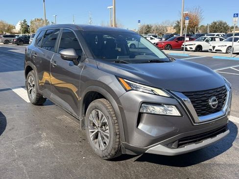 Used 2022 Nissan Rogue SV image 3