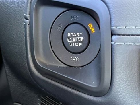 Used 2025 Jeep Wrangler Unlimited Sahara image 24