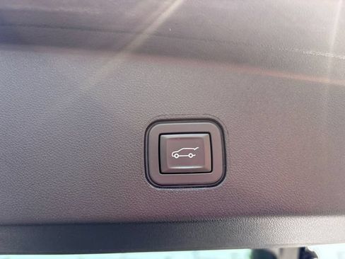 Used 2024 Cadillac Lyriq Luxury AWD/4WD image 17