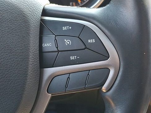 Used 2021 Jeep Grand Cherokee Laredo X AWD/4WD image 23