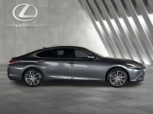 Certified 2025 Lexus ES 350 w/ Premium Package image 4