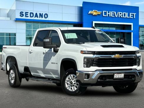 Used 2025 Chevrolet Silverado 2500 LT w/ Convenience Package AWD/4WD image 2