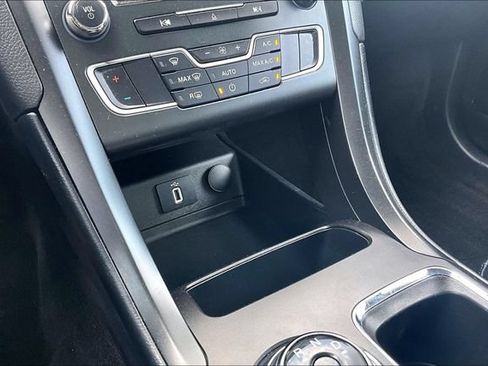 Used 2018 Ford Fusion SE w/ Equipment Group 201A FWD image 23