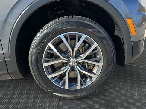 Used 2020 Volkswagen Tiguan SE image 38
