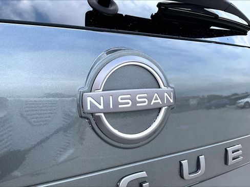 Used 2025 Nissan Rogue SV w/ SV Premium Package image 31