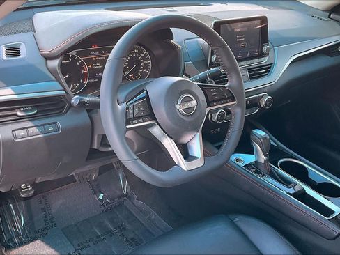 Used 2024 Nissan Altima 2.5 SR FWD image 16