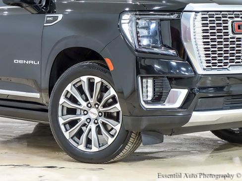 Used 2021 GMC Yukon XL Denali w/ LPO, Illumination Package AWD/4WD image 3
