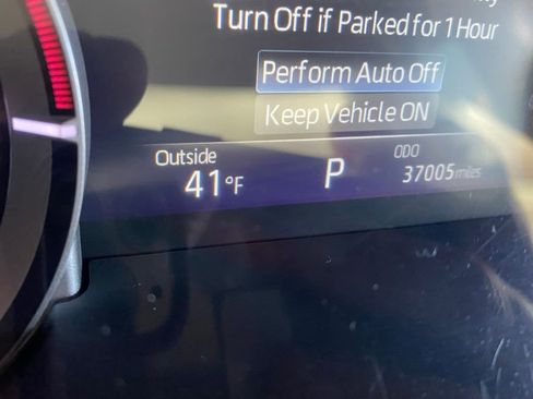 Used 2024 Toyota Highlander LE image 5