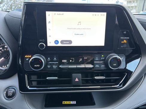 Used 2023 Toyota Highlander XLE image 21