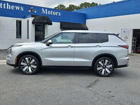 Used 2025 Mitsubishi Outlander SE AWD/4WD image 4