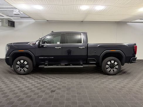 Used 2025 GMC Sierra 2500 Denali w/ Technology Package AWD/4WD image 2
