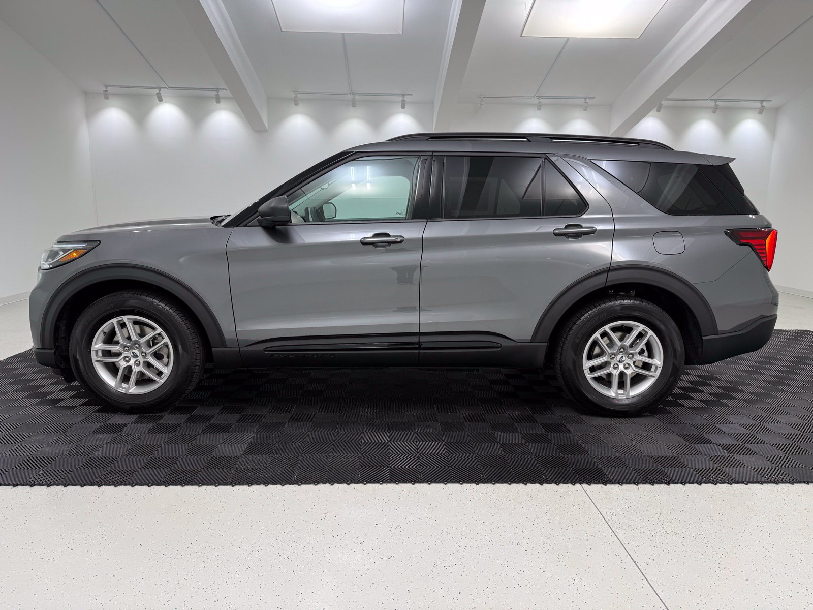 New 2026 Ford Explorer Active w/ Active Comfort Package RWD image 4