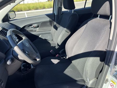 Used 2010 Scion xD image 13
