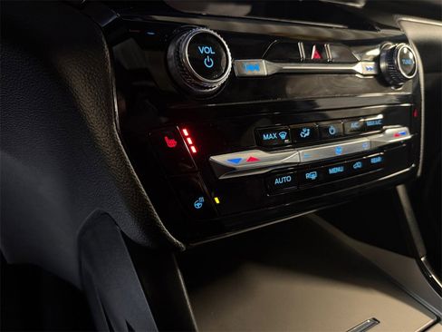 Used 2024 Ford Explorer ST-Line w/ Class IV Trailer Tow Package image 30