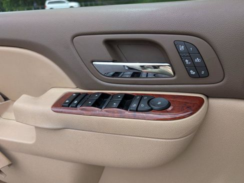 Used 2013 Chevrolet Tahoe LTZ AWD/4WD image 16