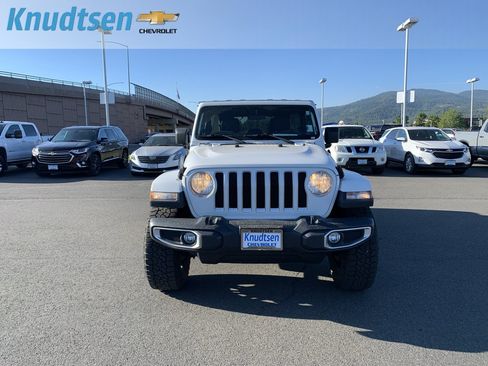 Used 2018 Jeep Wrangler Unlimited Sahara w/ Cold Weather Group AWD/4WD image 2