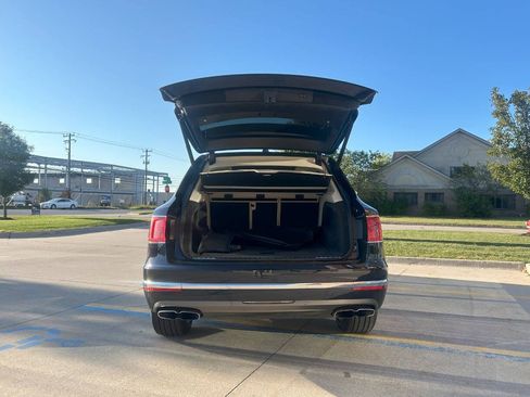 Used 2019 Bentley Bentayga image 7