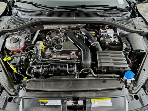 Used 2025 Volkswagen Jetta SE image 32