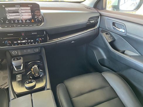 Used 2023 Nissan Rogue SL w/ SL Premium Package image 35