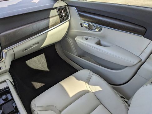 Used 2018 Volvo V90 T5 Cross Country w/ Convenience Package image 19