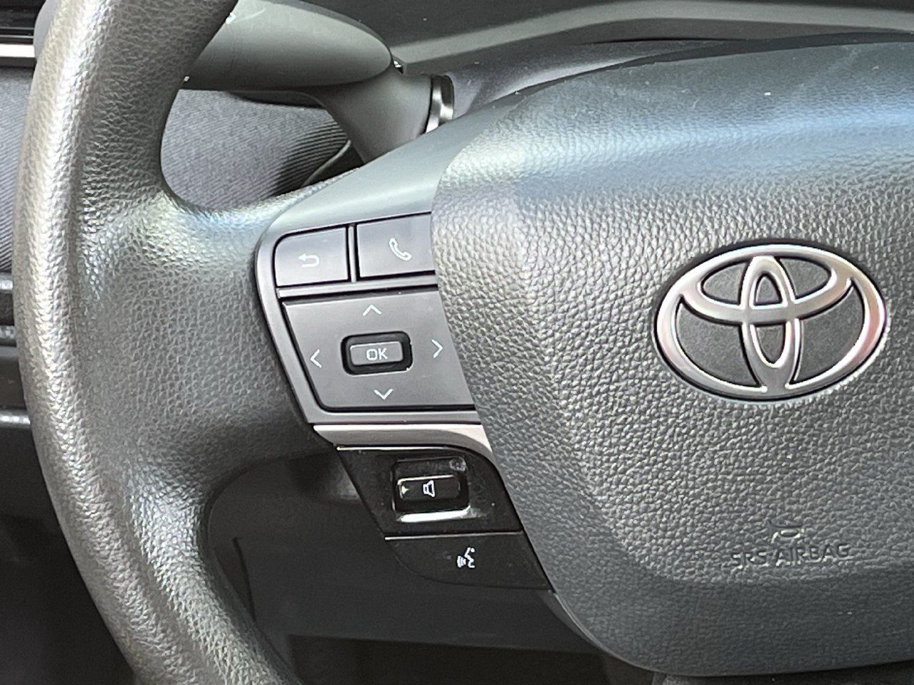 Used 2025 Toyota Camry LE FWD image 12