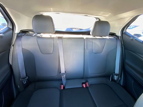 Used 2025 Buick Encore GX Preferred image 37