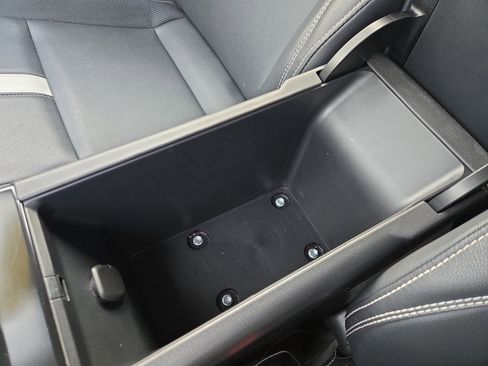 Used 2025 Toyota Camry SE image 21