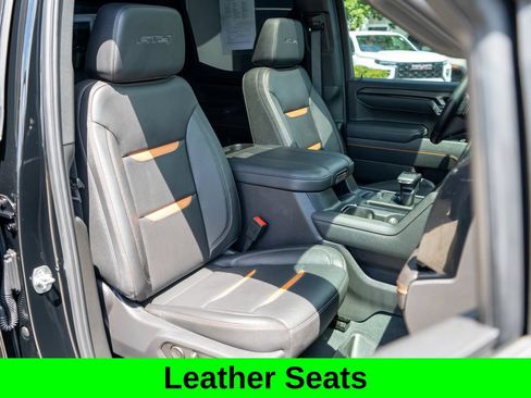 Used 2025 GMC Sierra 1500 AT4 w/ Technology Package AWD/4WD image 9