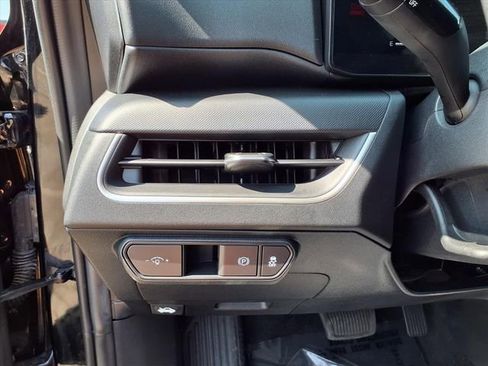 Used 2025 Kia K4 LXS image 13