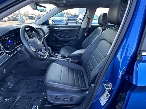 Used 2023 Volkswagen Jetta SE w/ Panoramic Sunroof Package image 25