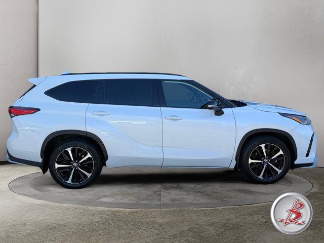 Used 2021 Toyota Highlander XSE AWD/4WD image 8