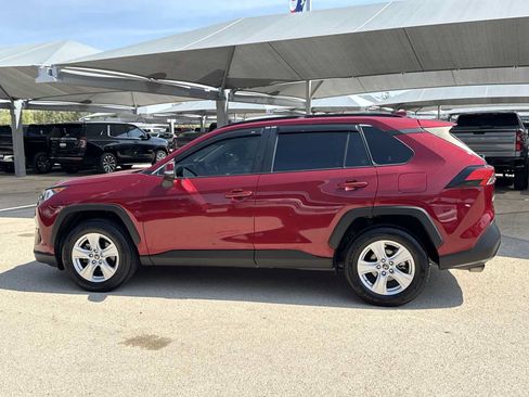 Used 2019 Toyota RAV4 XLE w/ Convenience Package FWD image 5