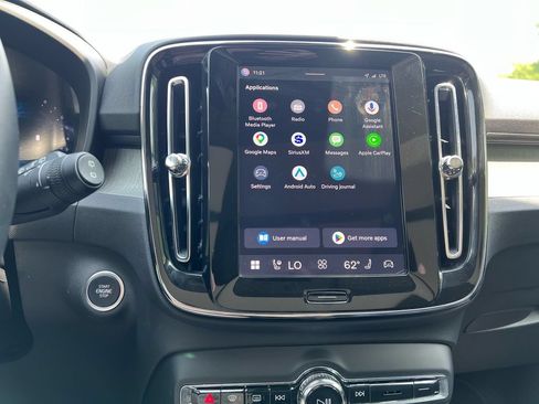 Certified 2025 Volvo XC40 B5 Core AWD/4WD image 16