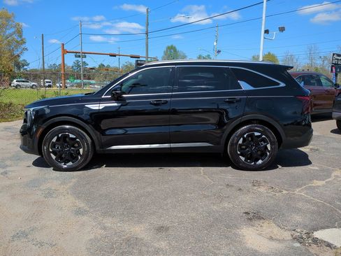 Certified 2024 Kia Sorento S w/ Panoramic Sunroof Package image 8