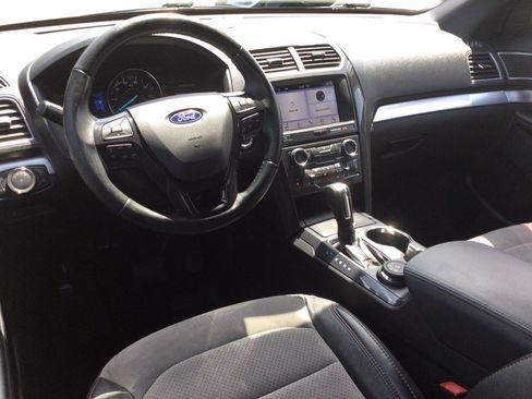 Used 2017 Ford Explorer XLT w/ Equipment Group 202A AWD/4WD image 20