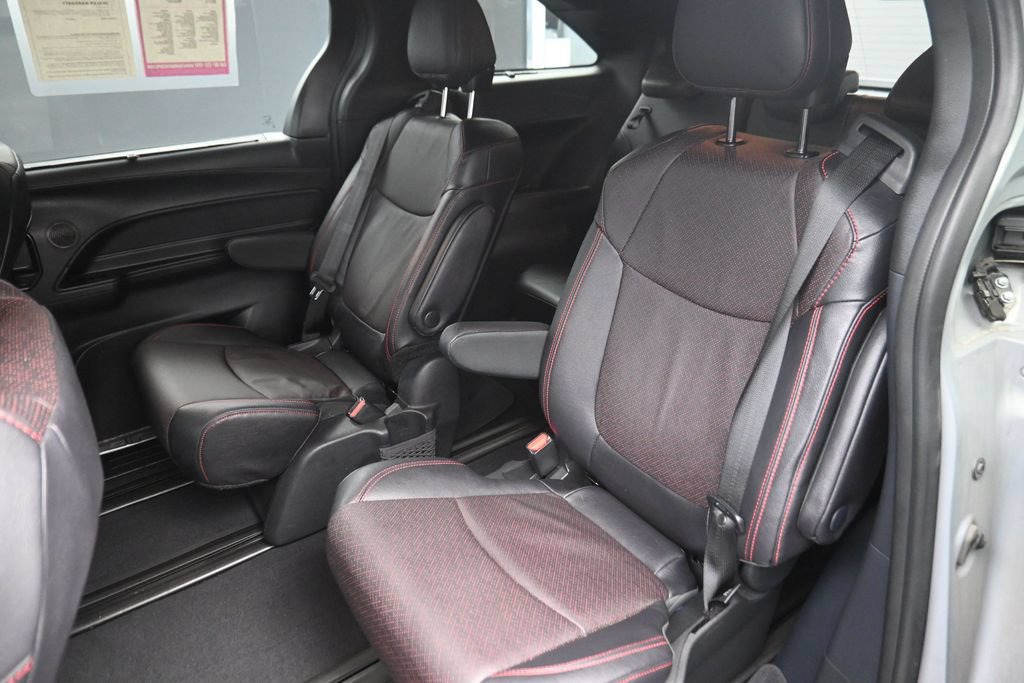 Used 2025 Toyota Sienna XSE w/ XSE Premium Package AWD/4WD image 11