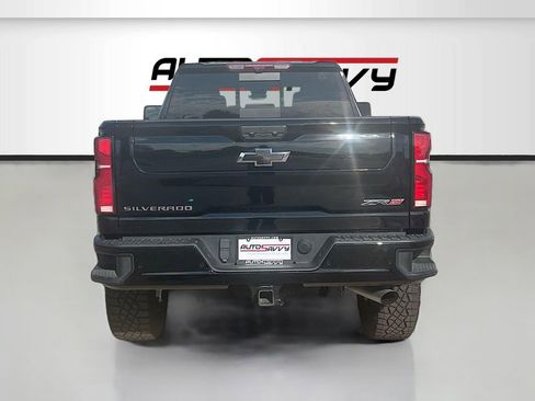 Used 2025 Chevrolet Silverado 2500 ZR2 w/ Technology Package AWD/4WD image 6