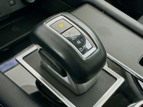 Used 2024 Mitsubishi Outlander SE image 25