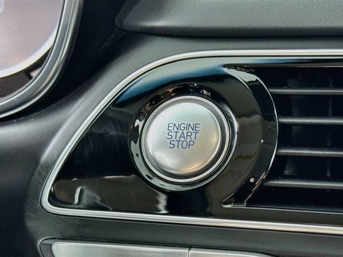 Used 2022 Genesis G70 2.0T AWD/4WD image 20