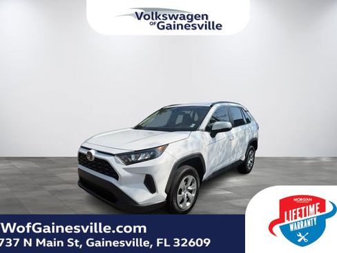 Used 2021 Toyota RAV4 LE FWD image 3