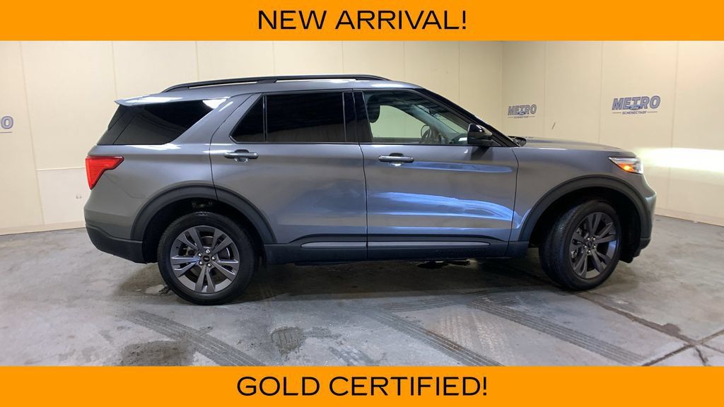Used 2023 Ford Explorer XLT w/ Equipment Group 202A AWD/4WD image 2