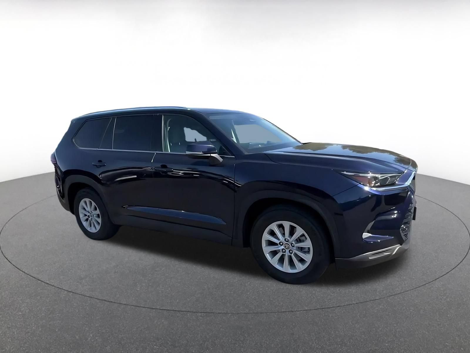 Used 2025 Toyota Grand Highlander FWD image 2