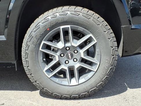 New 2026 GMC Terrain AT4 w/ Technology Package II AWD/4WD image 6