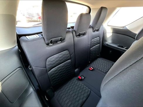 Used 2025 Nissan Pathfinder S FWD image 38