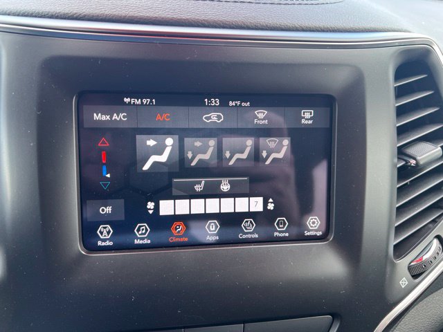 Used 2019 Jeep Cherokee Latitude w/ Cold Weather Group AWD/4WD image 25