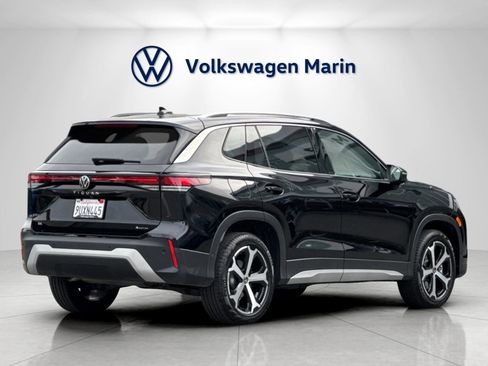 Used 2025 Volkswagen Tiguan SE w/ Panoramic Sunroof Package image 5